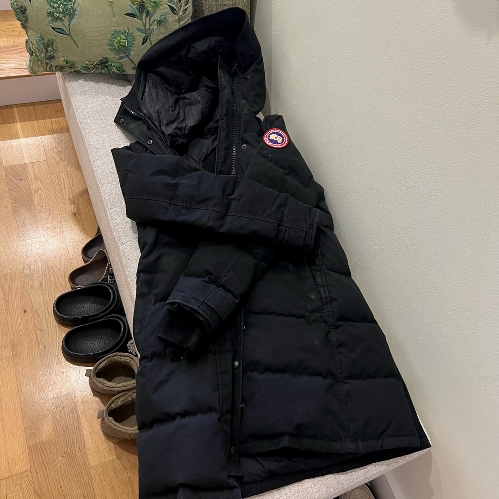 Canada Goose Shelburne Parka !!! ❄️  Medium
